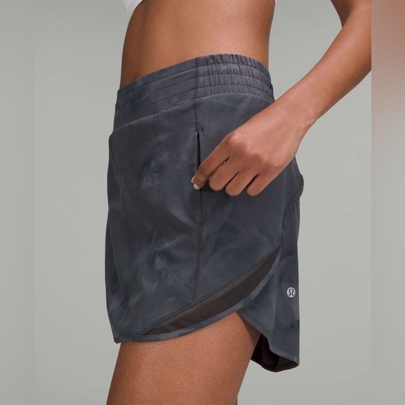 Lululemon Hotty Hot High-Rise Skirt Size: 2 - Picture 3 of 16